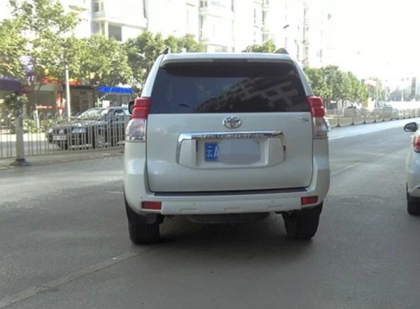 【昆明市二手丰田霸道】二手2700 中东版报价