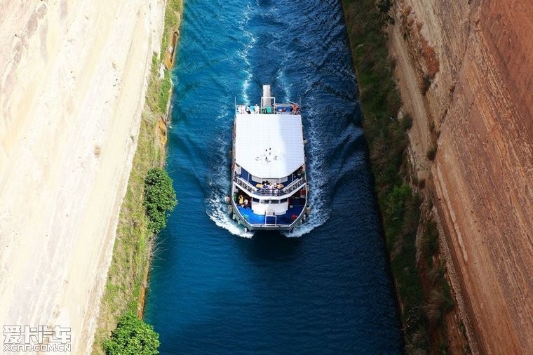 ŵűУ͵ɽ·˿˹˺(Corinth Canal)˺ӳ6000ף23׶ѣˮƽߵ90׸ߣվں˹Ͽϣ͵80ߣ24ߵˮߴֱи״µΣʮ׳ۡ