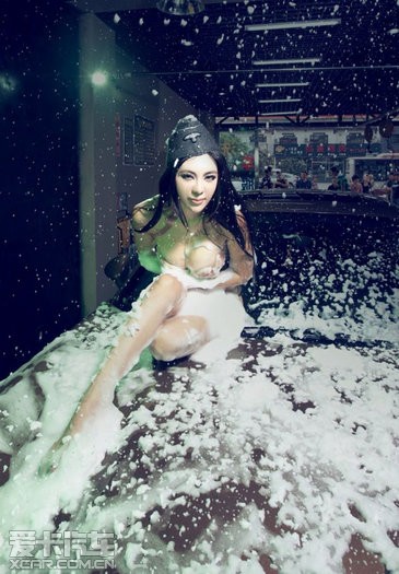 <em>车模湿身</em>秀<em>性感</em>S身段_香车美女_图库频道_爱