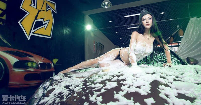 车模湿身秀性感S身段图片