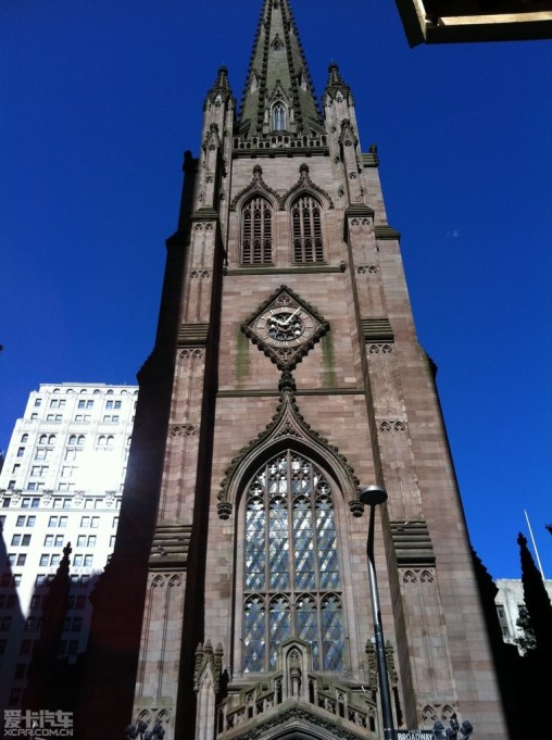 ϰϻ뻪ֵĽ紦̧ͷͿλһ(Trinity Church)ڻֻһòĳǽʱѾ⸽ı־Խˡ