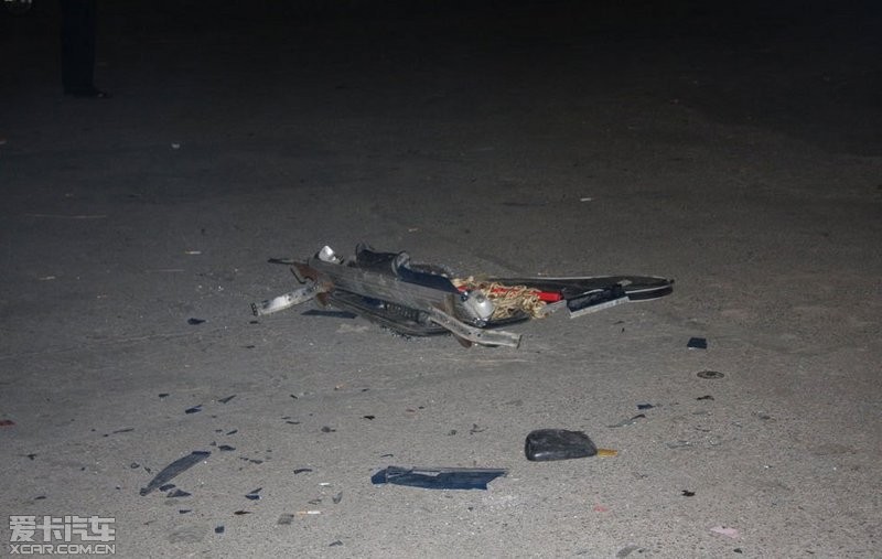 河南警车二次碾压女孩_八卦图文