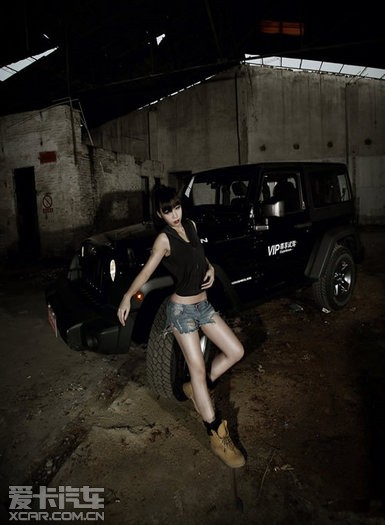 狂野Jeep牧马人美女图片