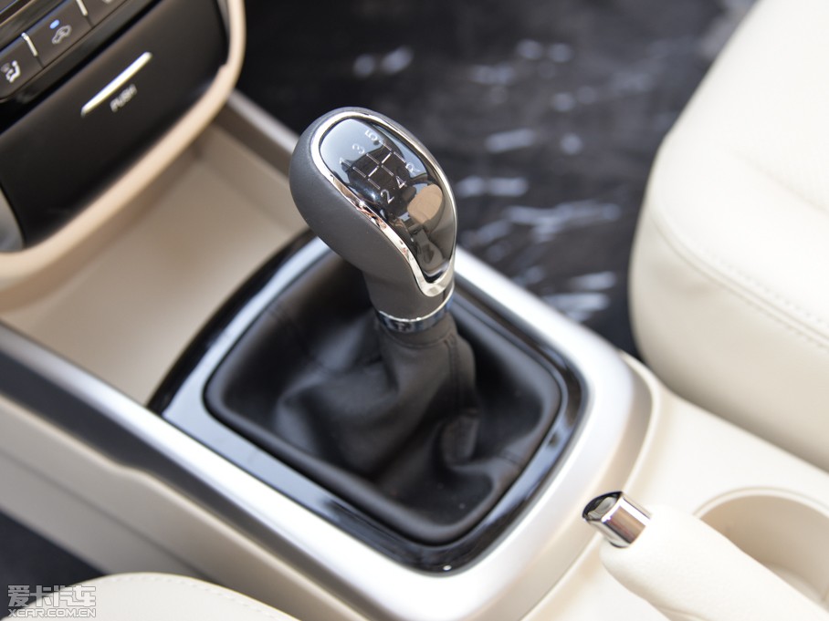 長安乘用車2015款逸動