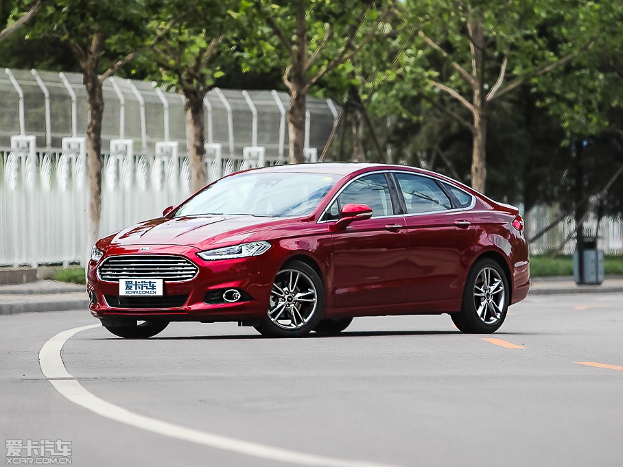 長安福特2013款新蒙迪歐