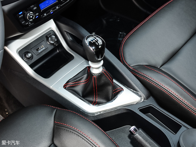 有5挡手动变速箱、6挡手动变速箱和CVT 无级