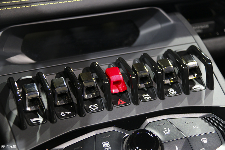 享受陽光 實(shí)拍Huracan LP580-2敞篷版