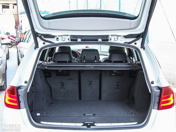 寶馬320i 時尚型旅行車