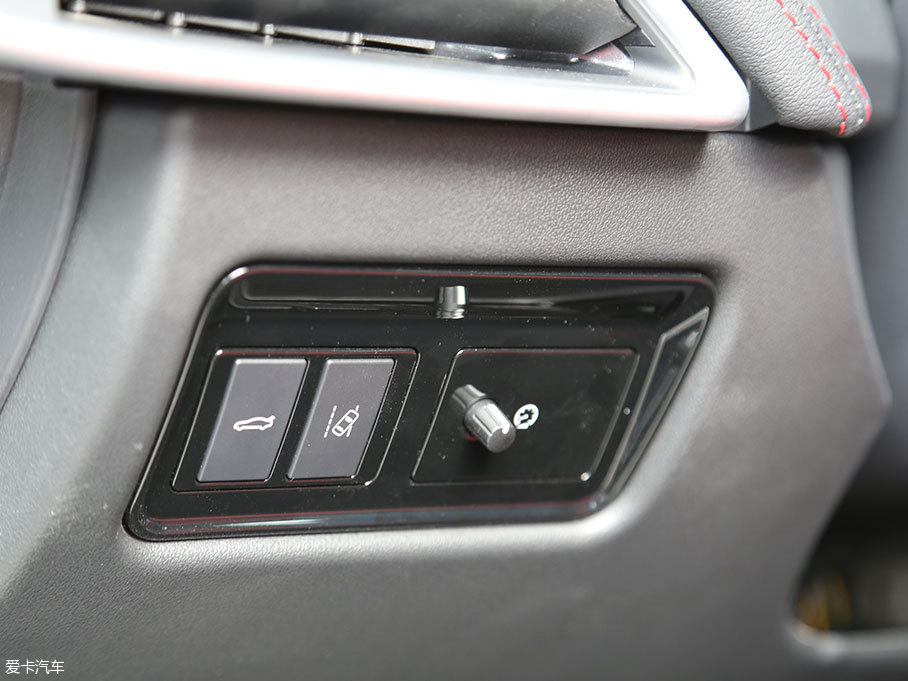 捷豹XE對比雷克薩斯IS