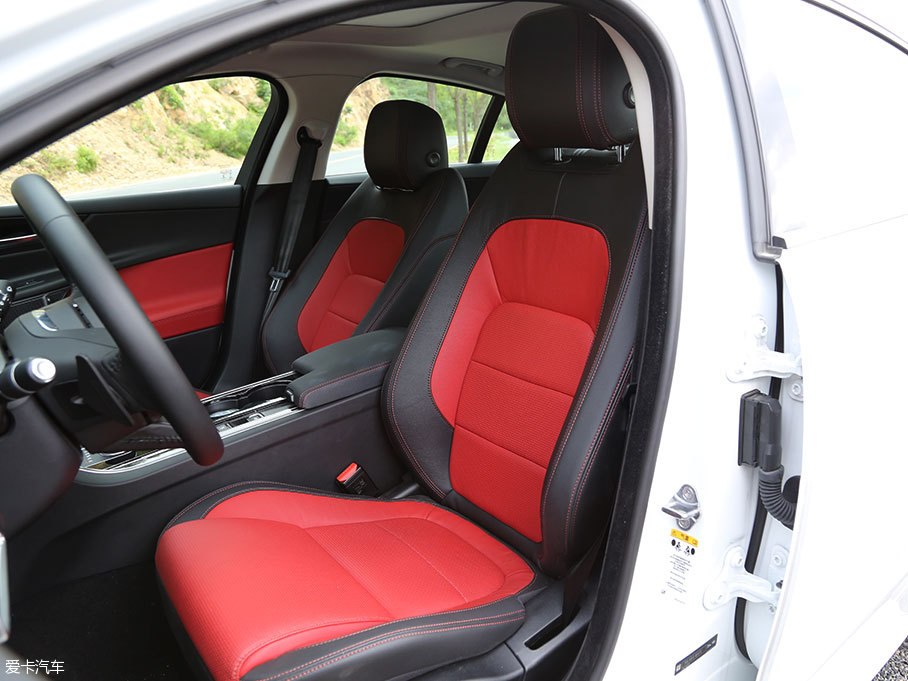 捷豹XE對比雷克薩斯IS