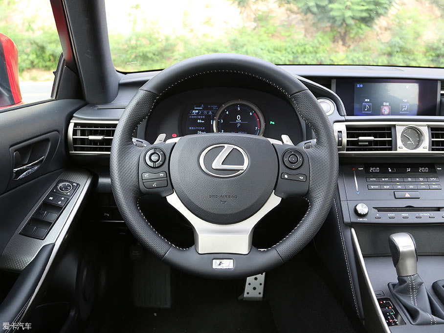 捷豹XE對比雷克薩斯IS