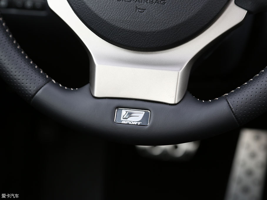 捷豹XE對比雷克薩斯IS