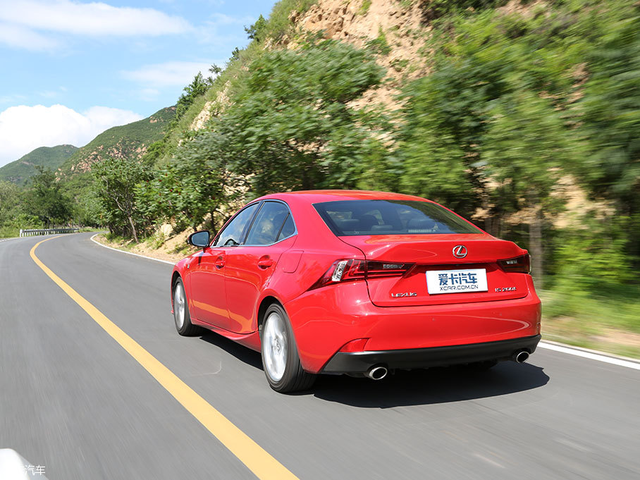 捷豹XE對比雷克薩斯IS