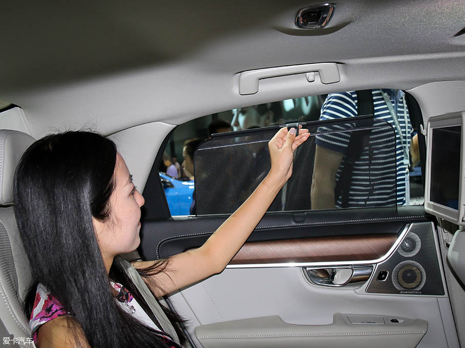 御姐變身老板 對比三款豪華商務車