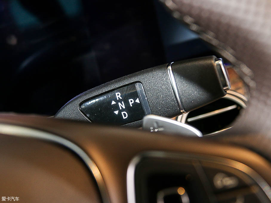 御姐變身老板 對比三款豪華商務車