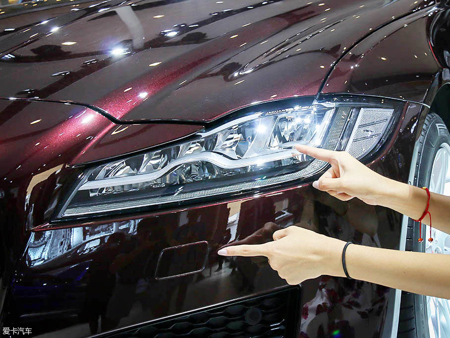 御姐變身老板 對比三款豪華商務車