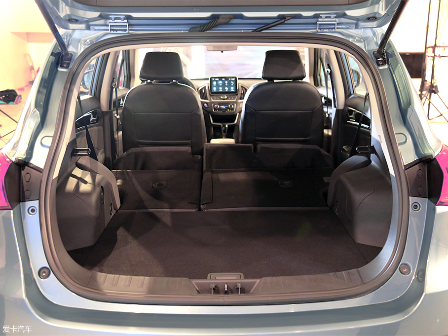 東風(fēng)風(fēng)神AX5內(nèi)飾解析