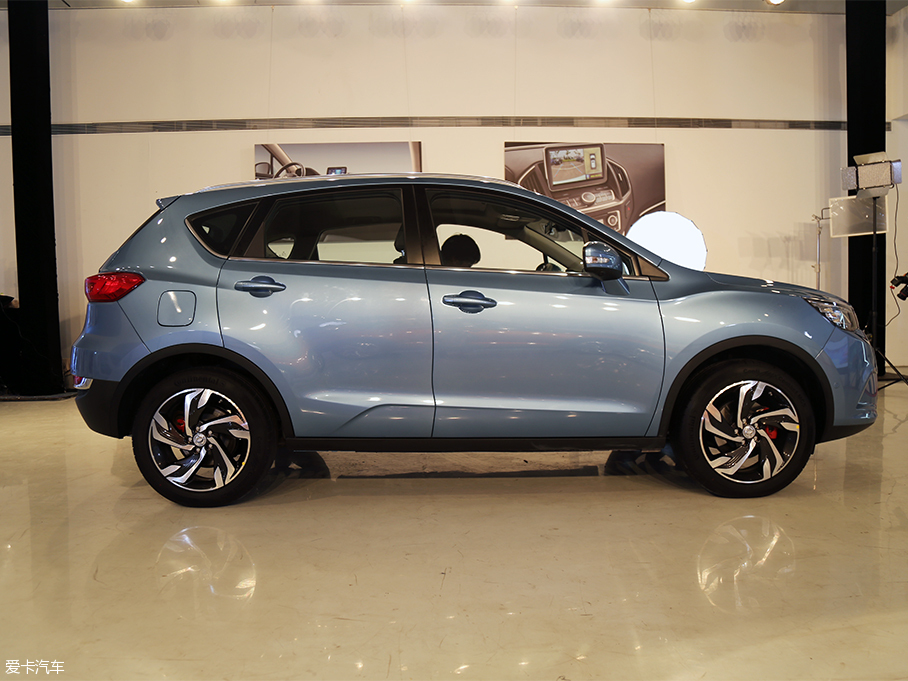 東風(fēng)風(fēng)神AX5內(nèi)飾解析