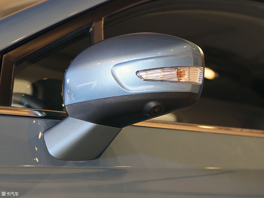 東風(fēng)風(fēng)神AX5內(nèi)飾解析