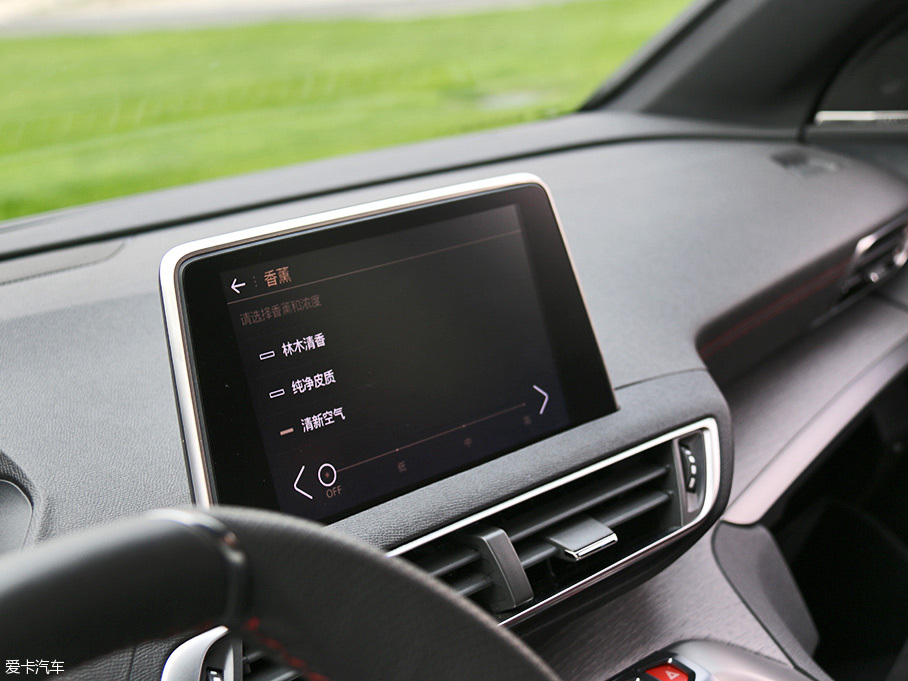 大寫(xiě)加粗的炫酷 愛(ài)卡實(shí)拍東風(fēng)標(biāo)致4008