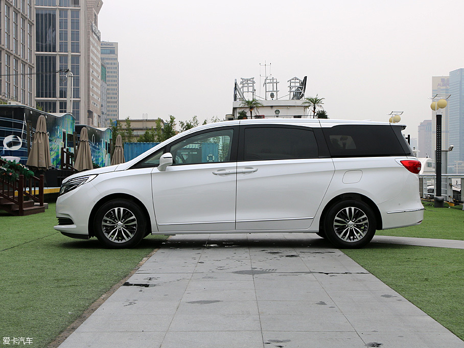 上汽通用別克全新一代GL8實拍