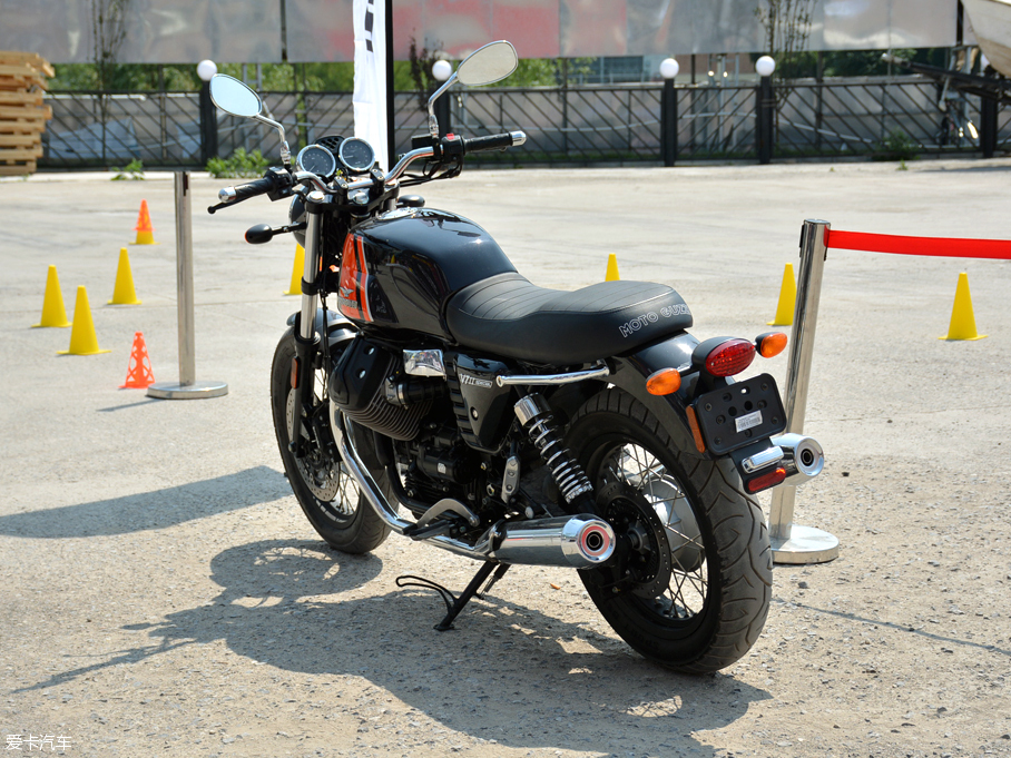 摩托古兹;moto guzzi;V7;复古;咖啡机车;大排量;街车