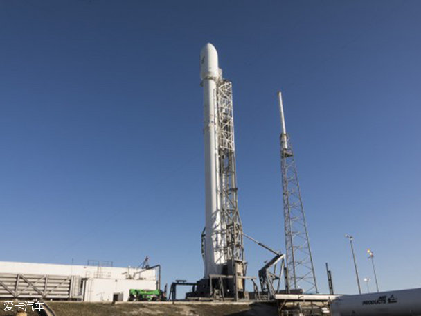 钢铁侠归来 Space X火箭成功发射回收