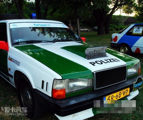 如果山寨警察开着这台山寨版警车去抓贼,会不会反给贼人山寨了呢