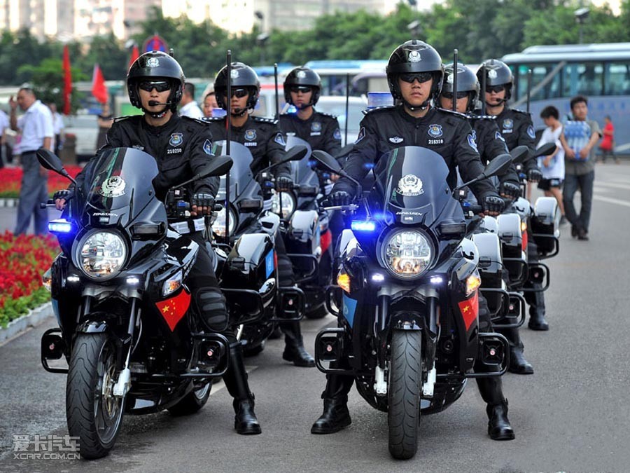 > 无敌重庆国宾护卫队