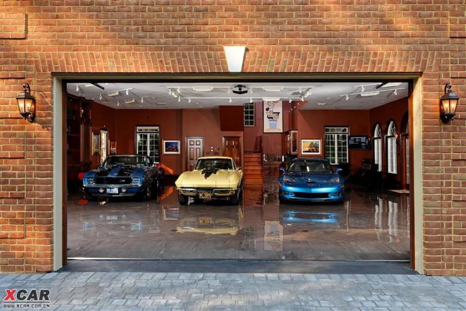 > 奢华至极的私人车库