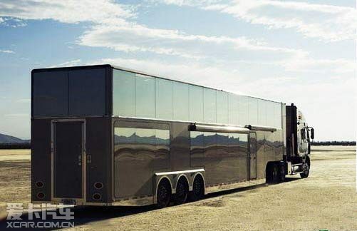 "移动的别墅" 世界最大超豪华双层房车