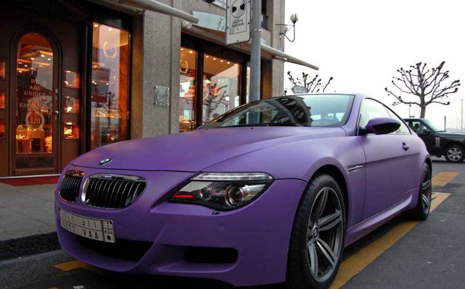 > 高贵独特的哑光紫跑车