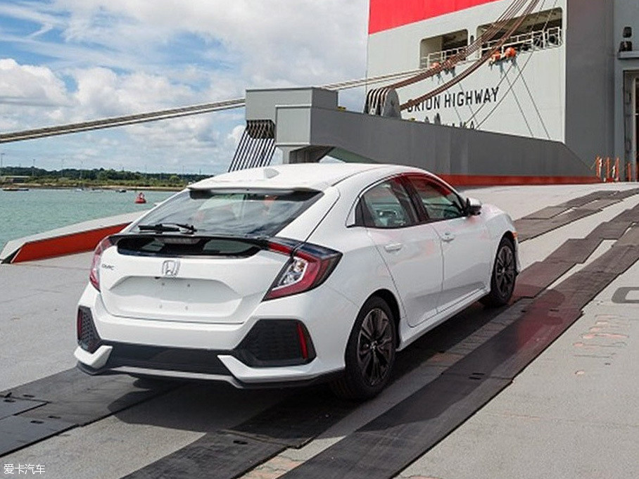 日前,海外媒体曝光了一组本田新一代思域两厢版实车图,目前据悉,新车