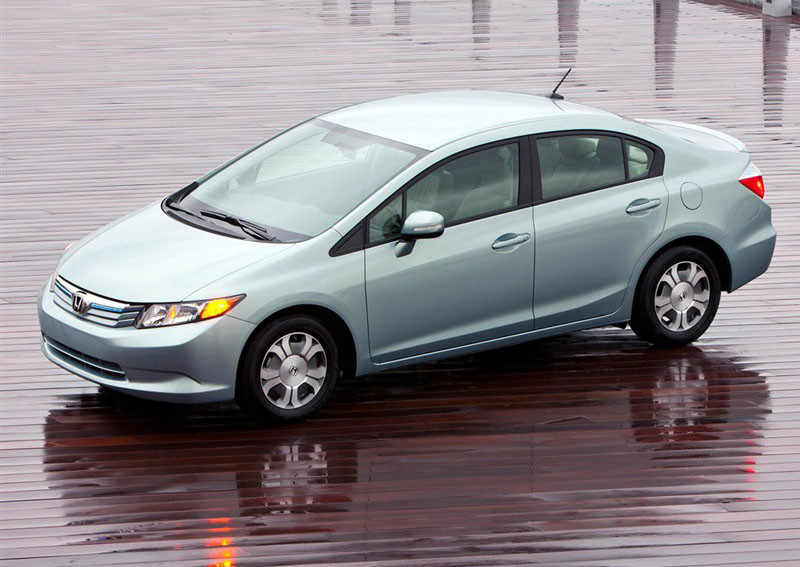 全新本田思域混合动力版基于第九代思域平台打造,但为了凸显这款车型