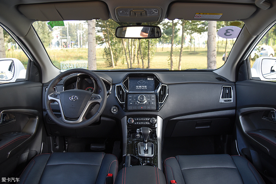 试驾华泰XEV260纯电动SUV