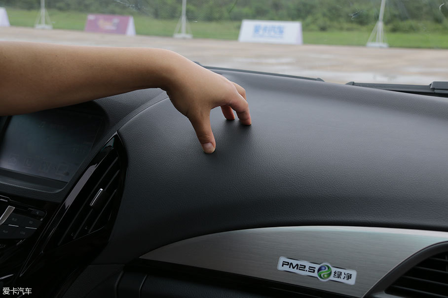 中国品牌年度车；比亚迪秦EV300