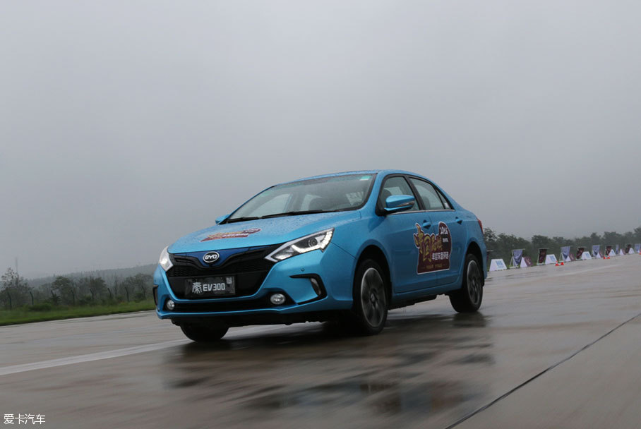 中国品牌年度车；比亚迪秦EV300