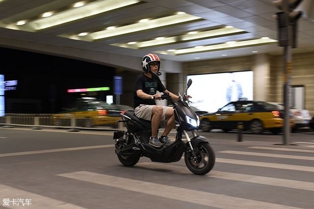 雅迪Z3智能电动车解析